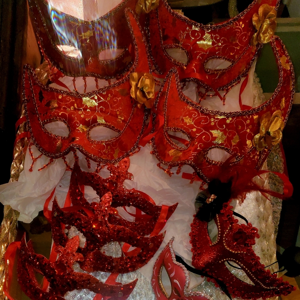 Red Elegance Masquerade Mask - Picture 2 of 2
